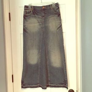 Mossimo denim skirt, Size 7.